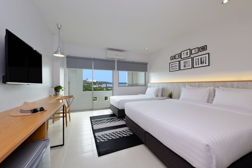 DELUXE, TRIPLE, MULTIPLE BEDS, SEA VIEW