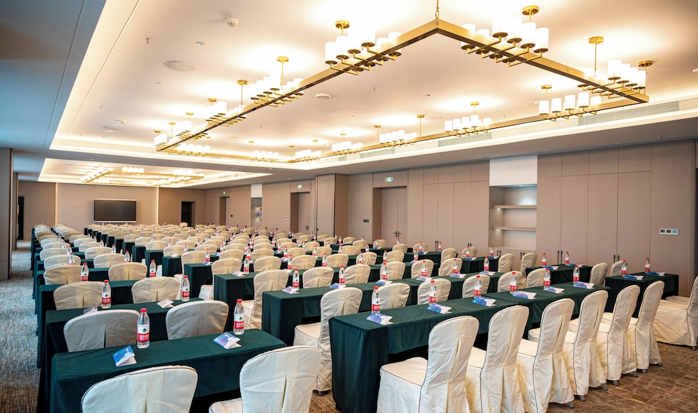 LN Dongfang Hotel Pazhou 50/60
