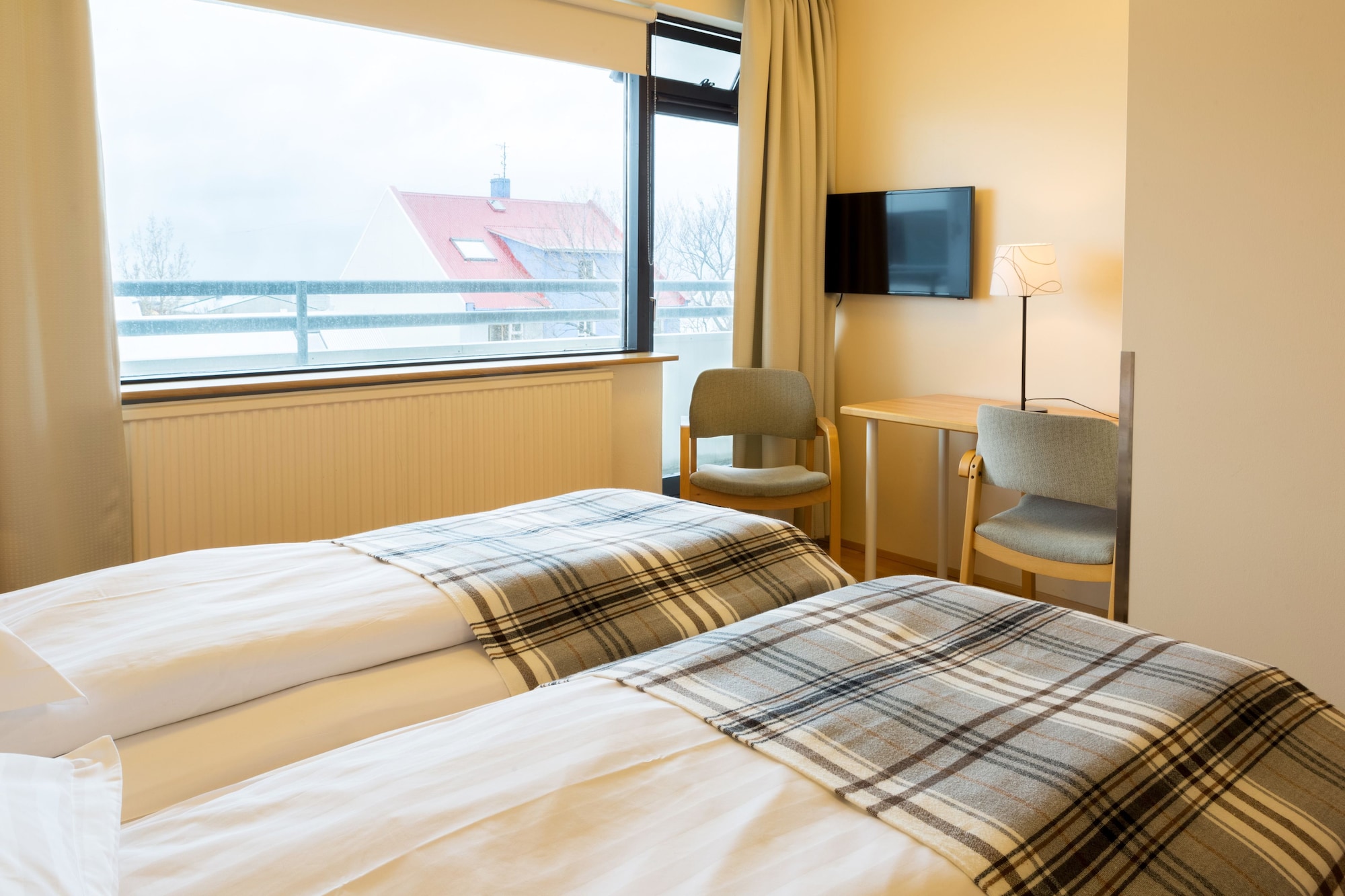 STANDARD, TWIN BEDS, PRIVATE BATHROOM