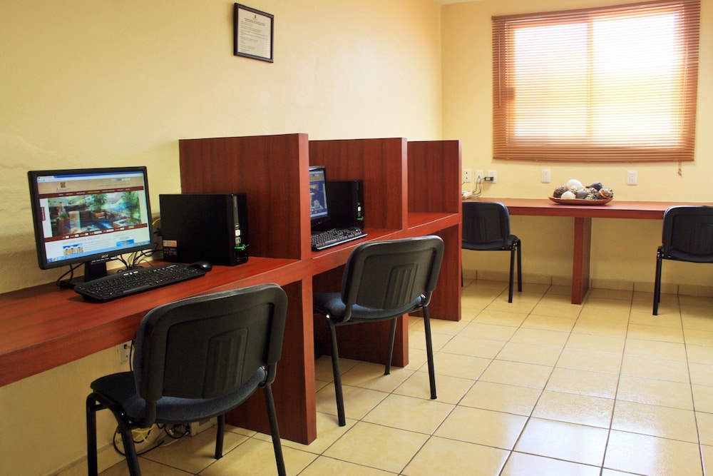 Azteca Inn Hotel 50/62