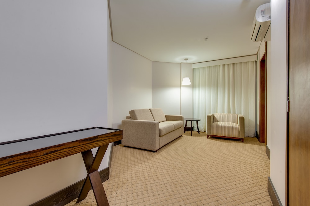 K Hotel 24/33