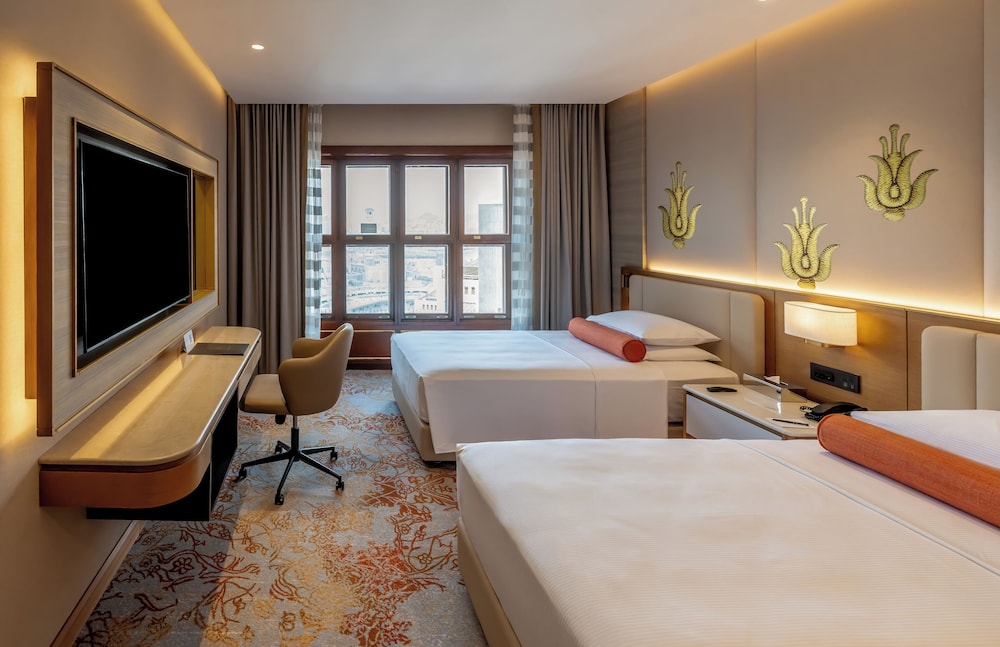 PREMIUM, TWIN BEDS, PARTIAL HARAM VIEW