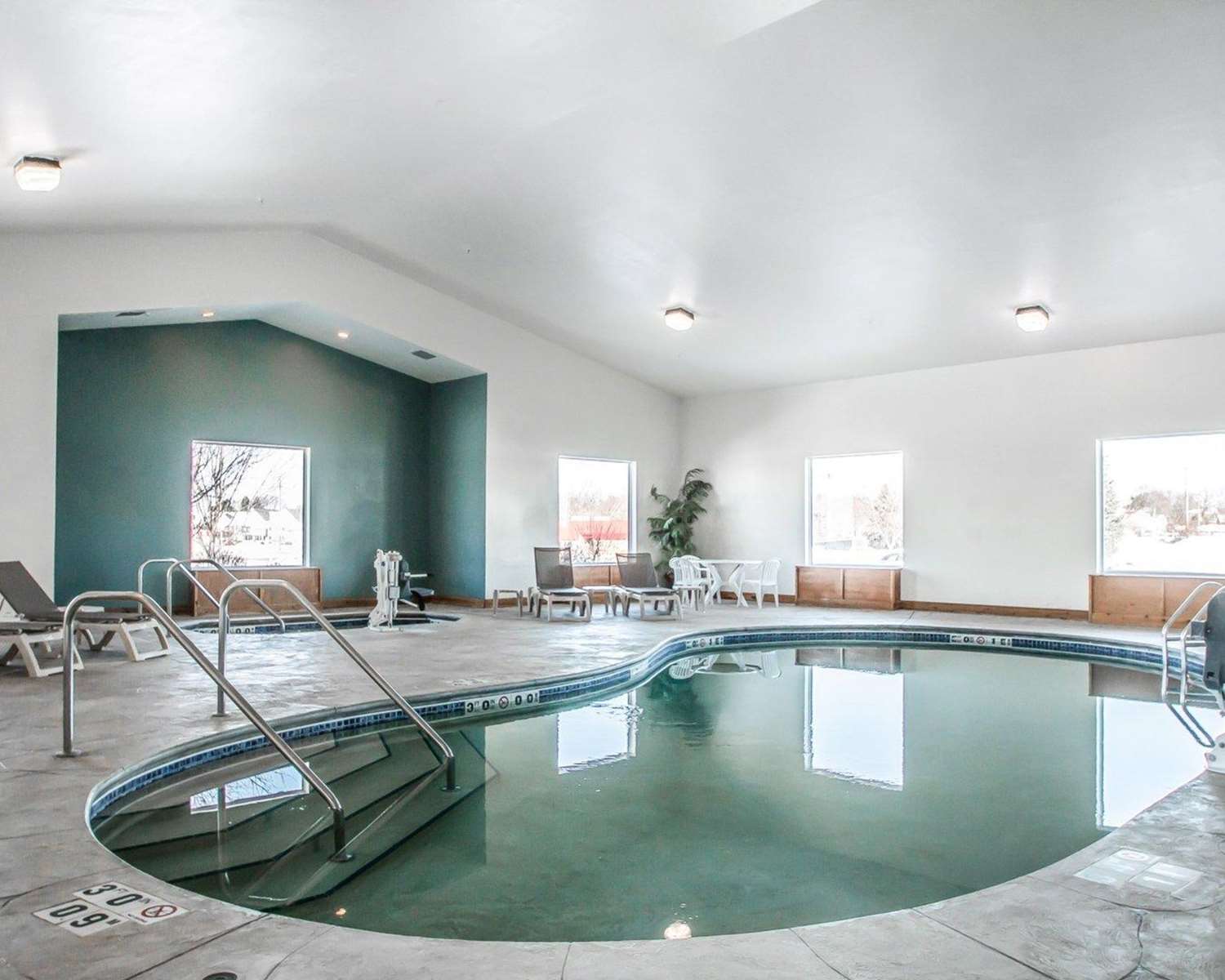 Sleep Inn & Suites Mount Vernon 24/29