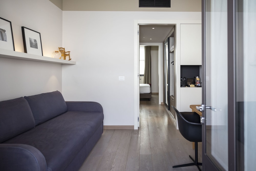 Savona 18 Suites 37/74