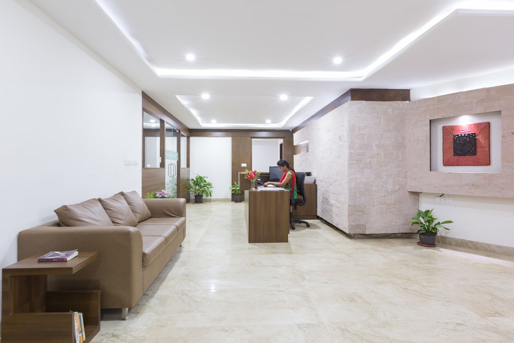 THE SANCTUM SUITES 8/43