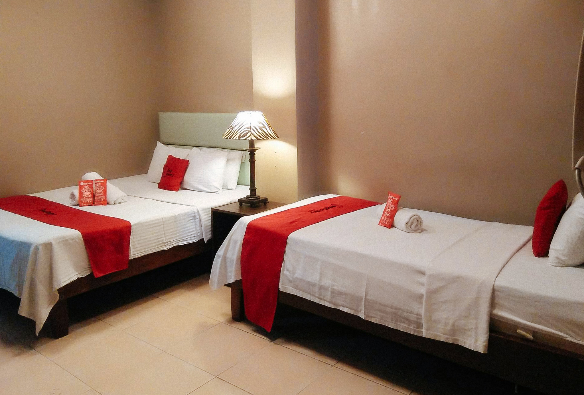 غرفة عائلية، Reddoorz near Landers Superstore Cebu City 2/3