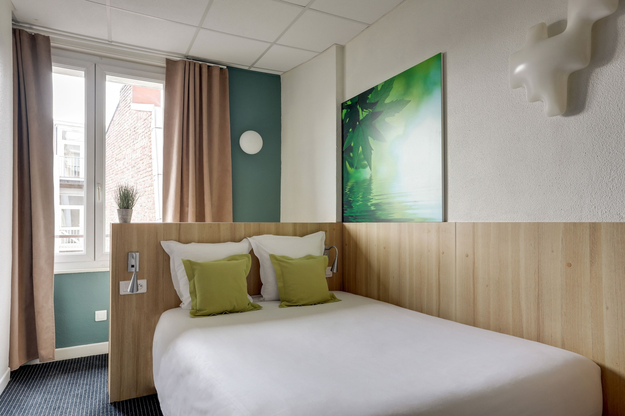 ROOM, TWIN BEDS