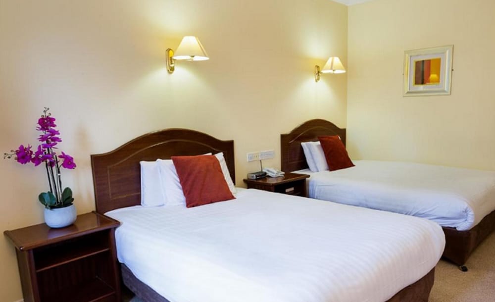 ROOM, SINGLE