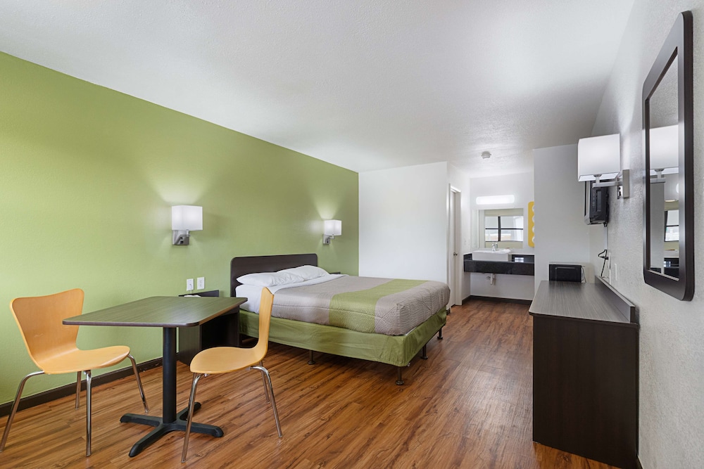 Motel6 Chattanooga, TN 24/43
