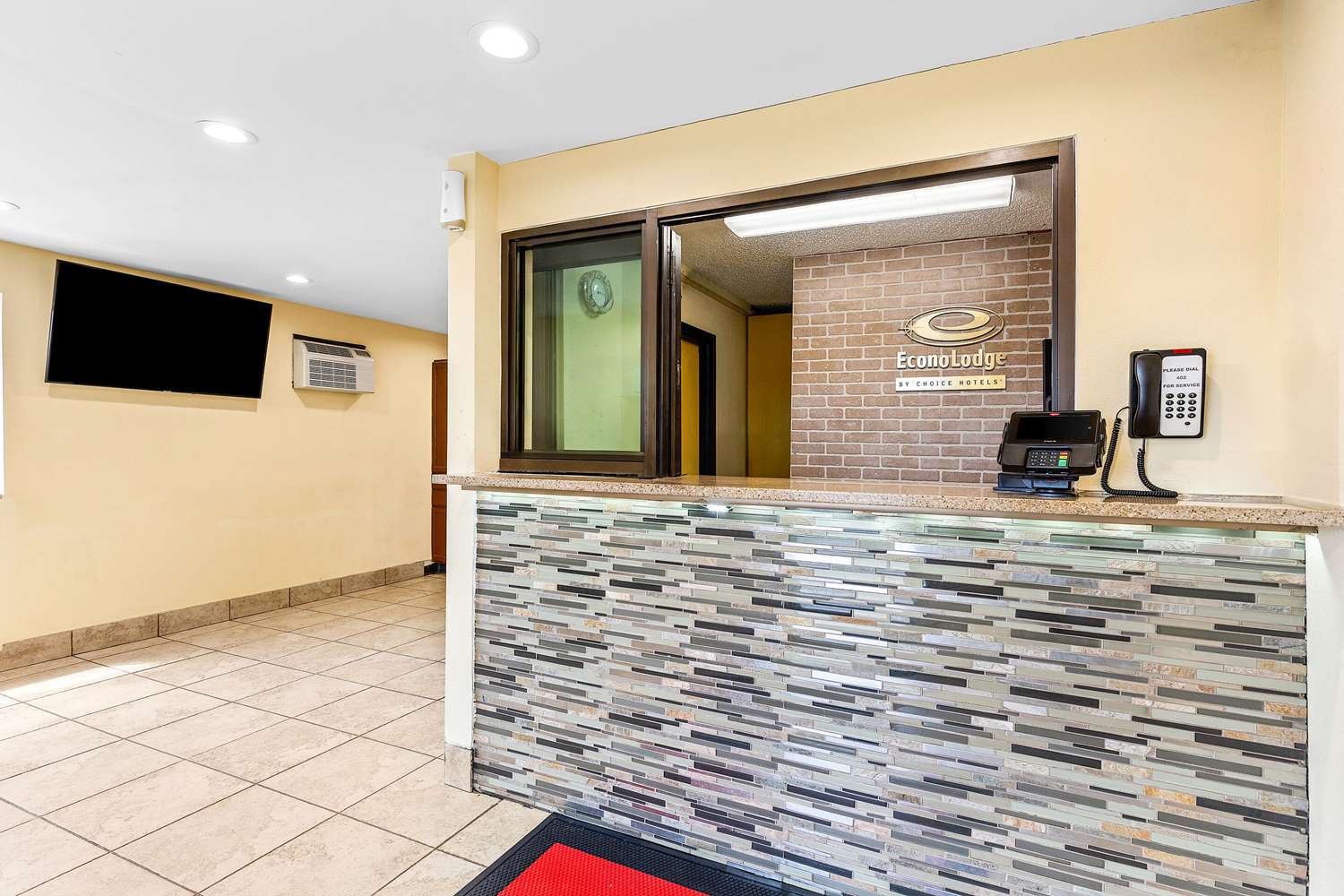 Econo Lodge Akron Copley Northwest 7/34