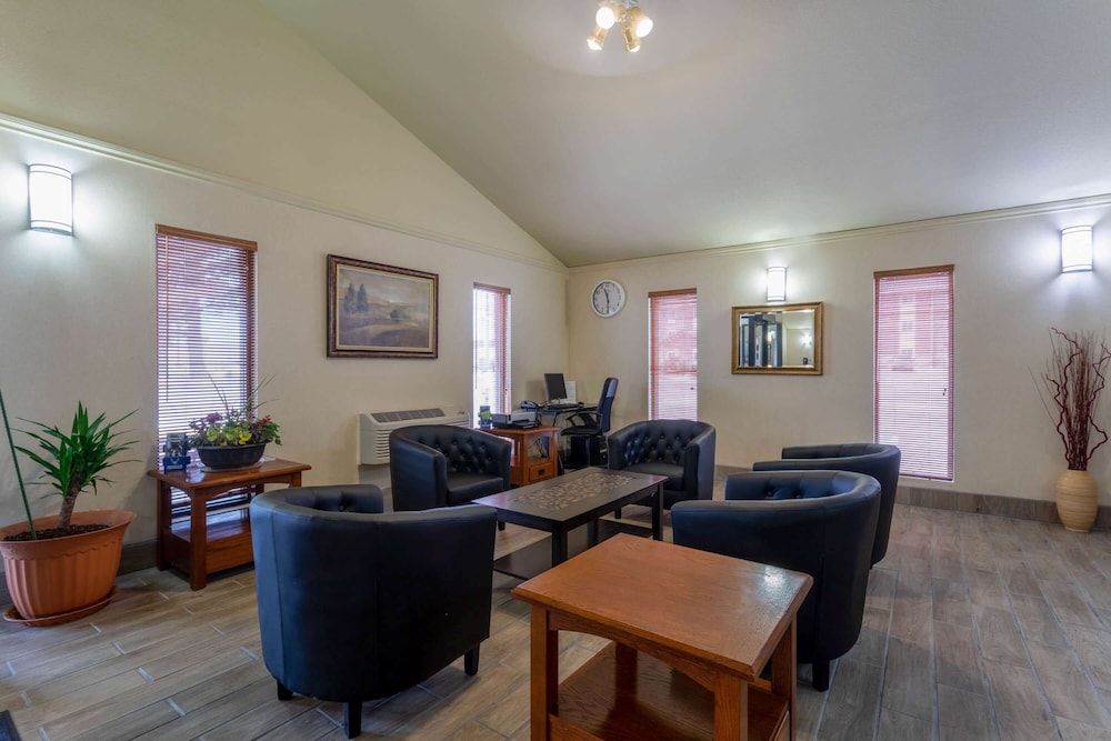 Super 8 By Wyndham Cheyenne Wy 22/32