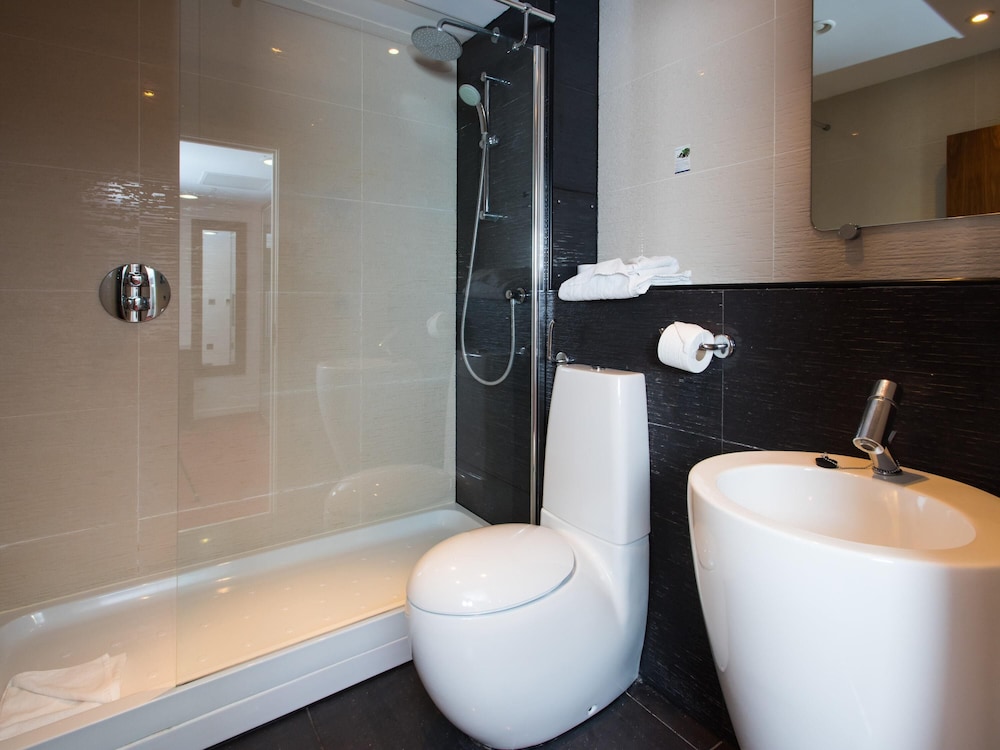 Mercure Newbury West Grange Hotel 72/72