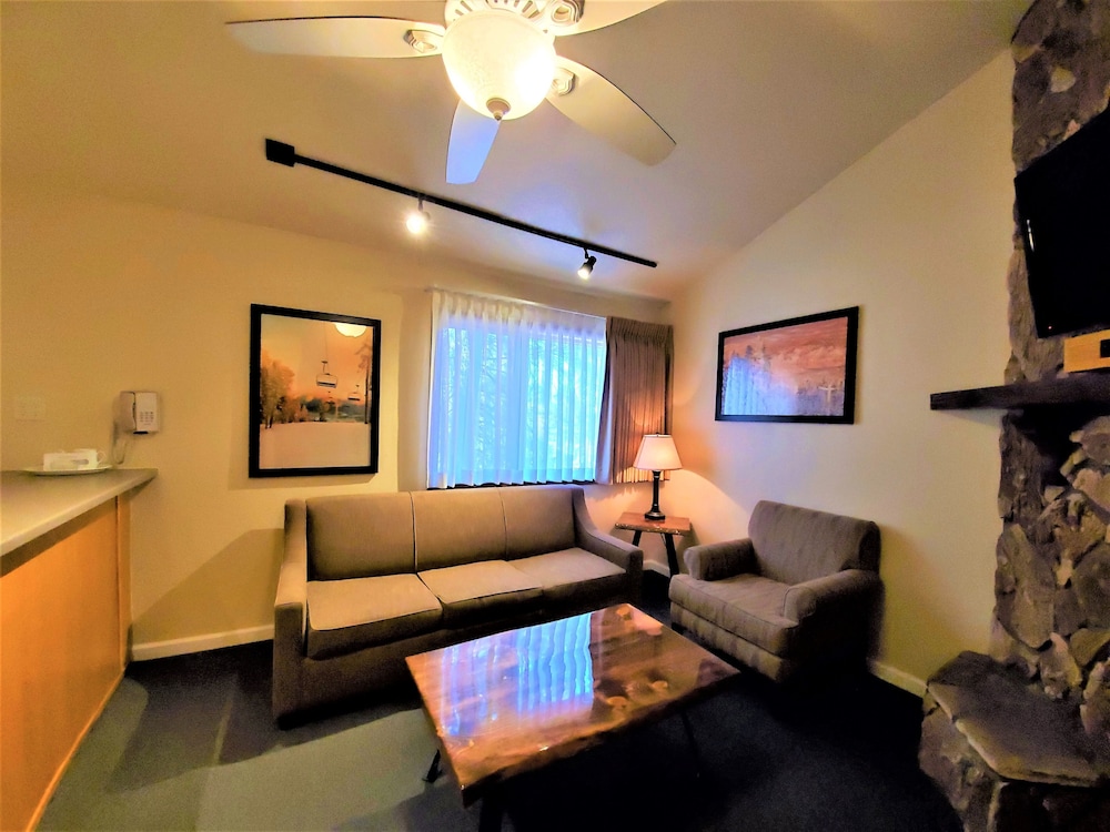 Getaways at Snow Lake Lodge 33/50
