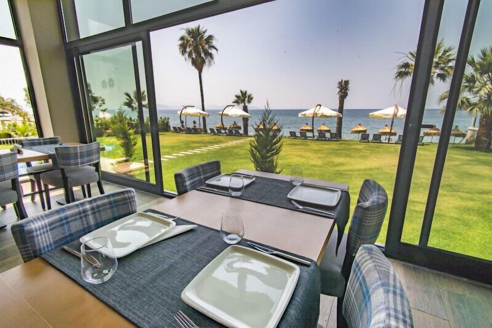 MAIA Luxury Beach Hotel & Spa 25/50