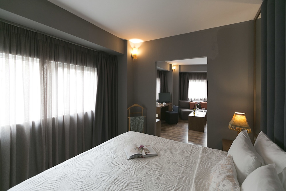 Plaza Hotel, Philian Hotels and Resorts 50/83