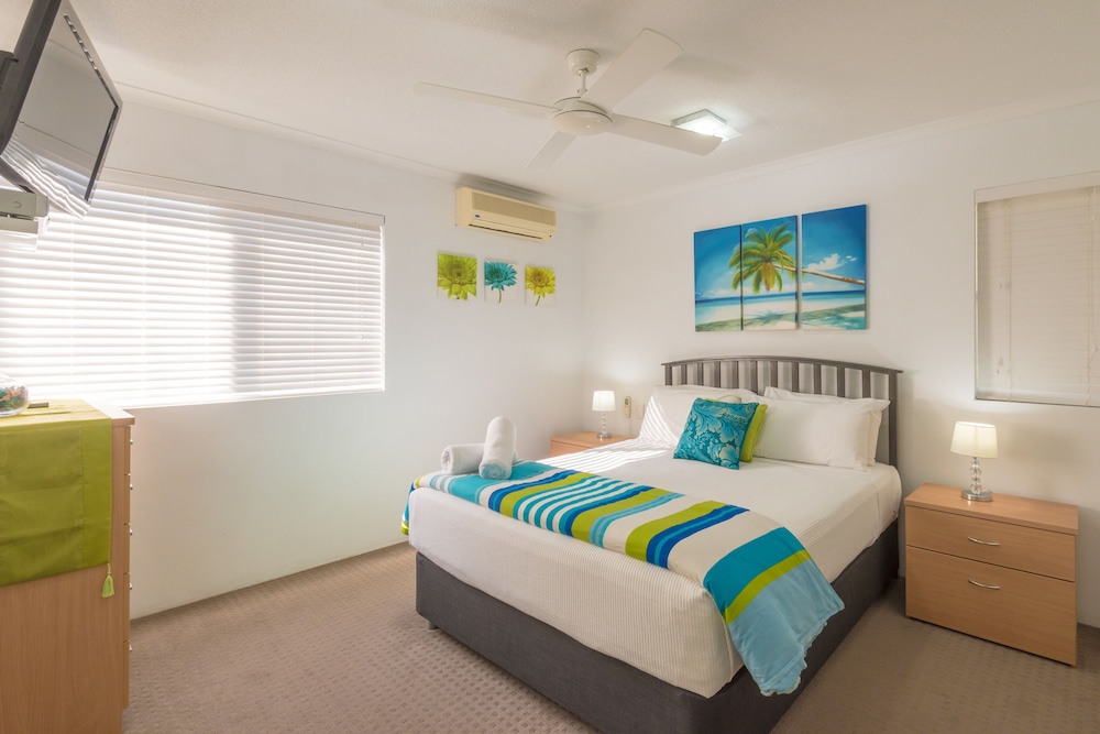 NOOSA OUTRIGGER BEACH RESORT 11/73