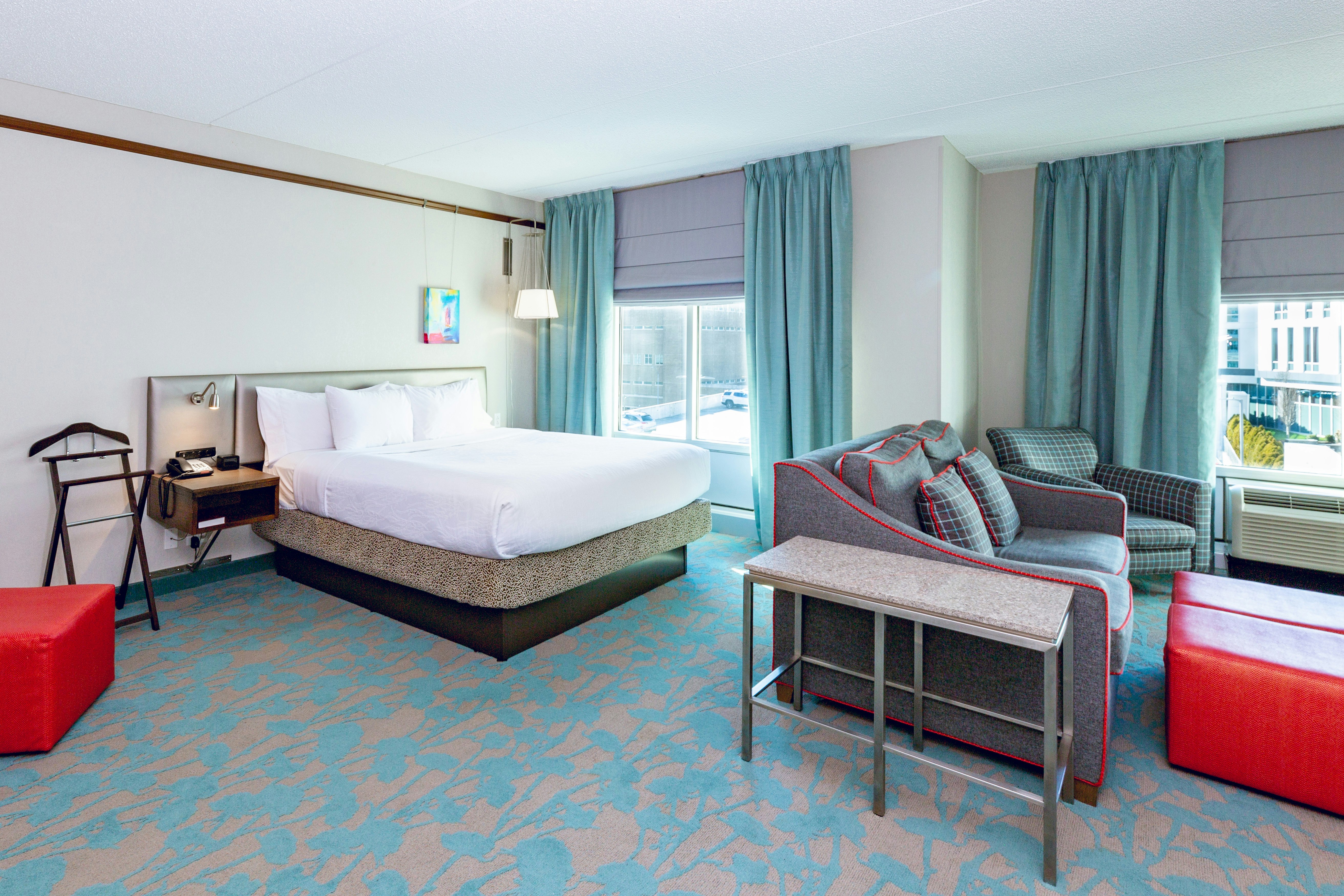 DELUXE, KING BED
