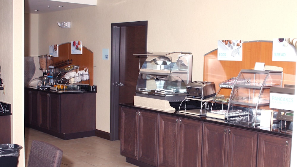 Holiday Inn Express Suites La Vale Cumberland 47/59