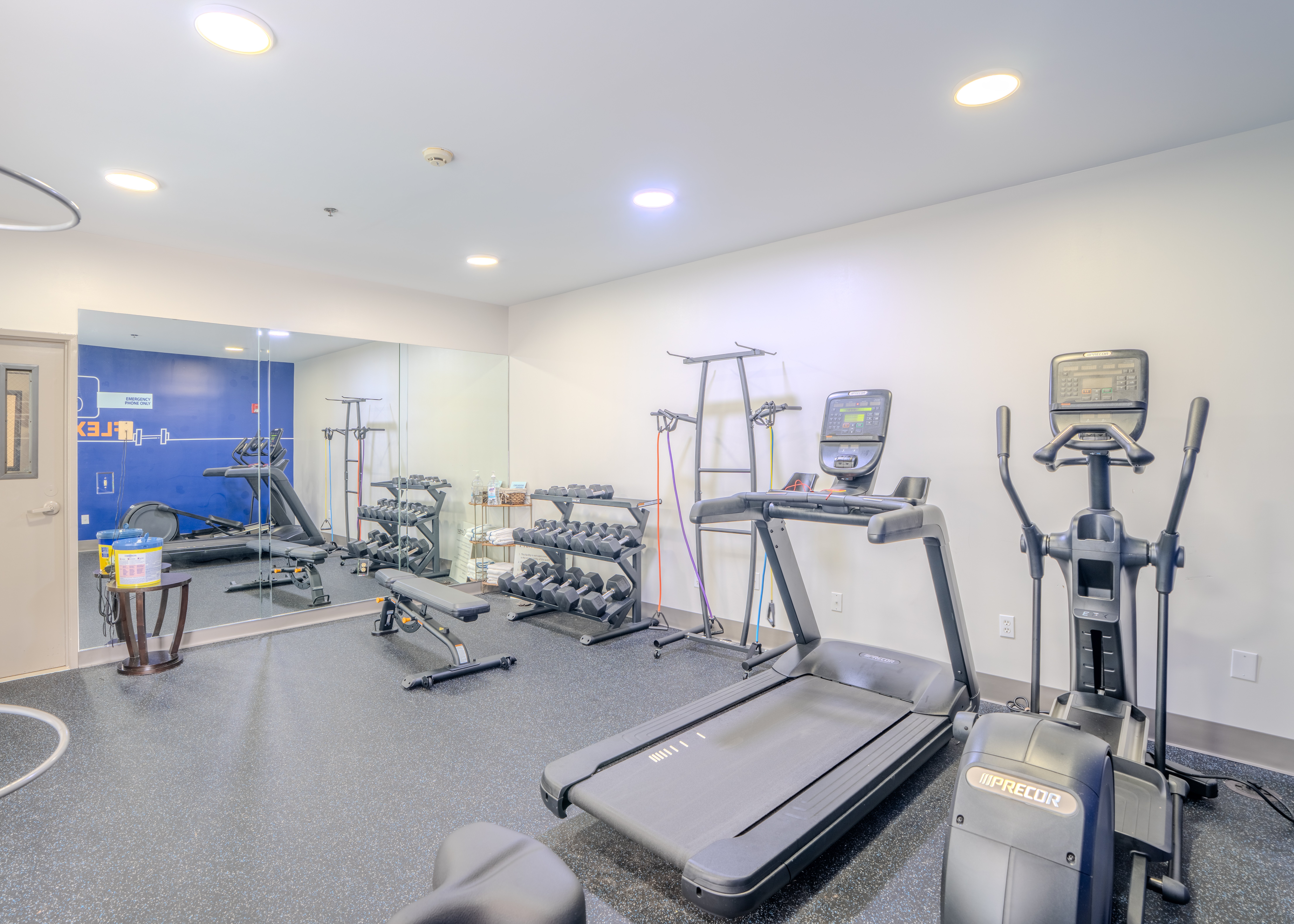 Holiday Inn Express Hotel And Suites Christiansburg 35/57
