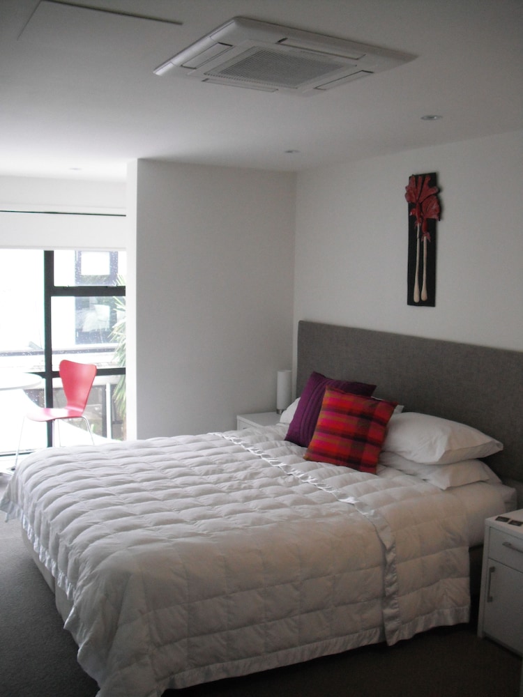 The Devon Hotel 10/50