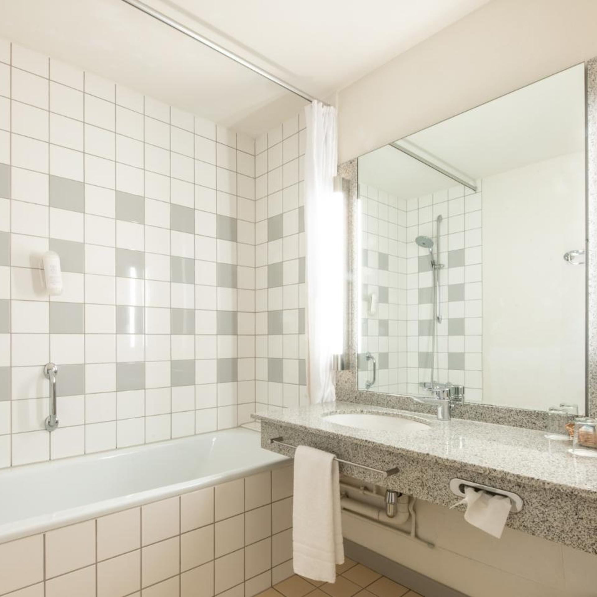 غرفة سوبيريور بسرير مزدوج بإطلالة على الفناء، Mercure Hotel Offenburg Am Messeplatz 7/8