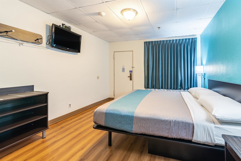 Motel6 Elmsford, NY - White Plains 14/50