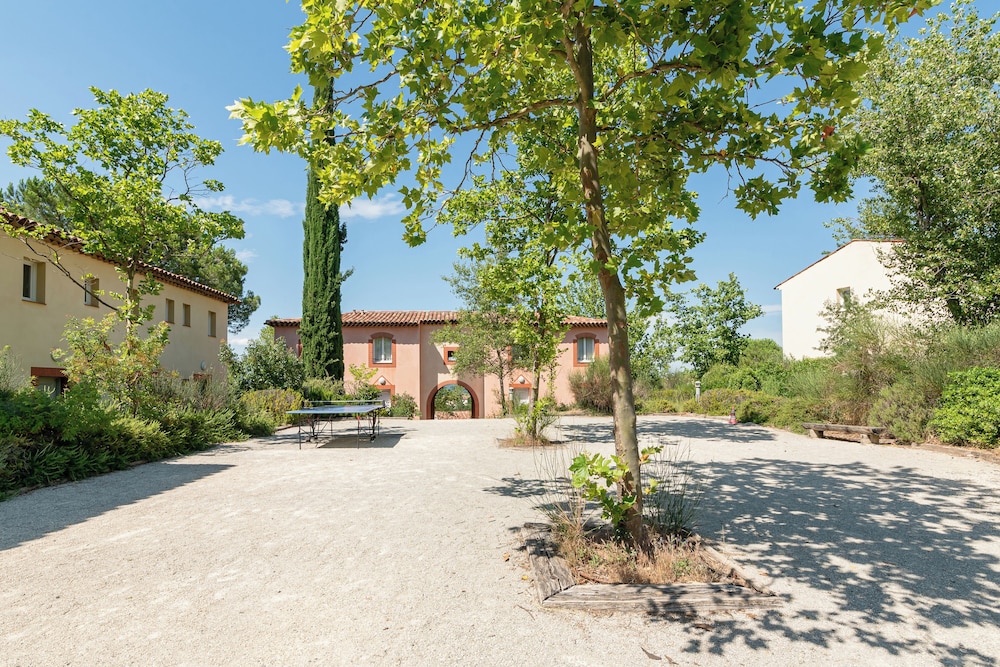 Village Pierre Vacances Le Rouret 45/50