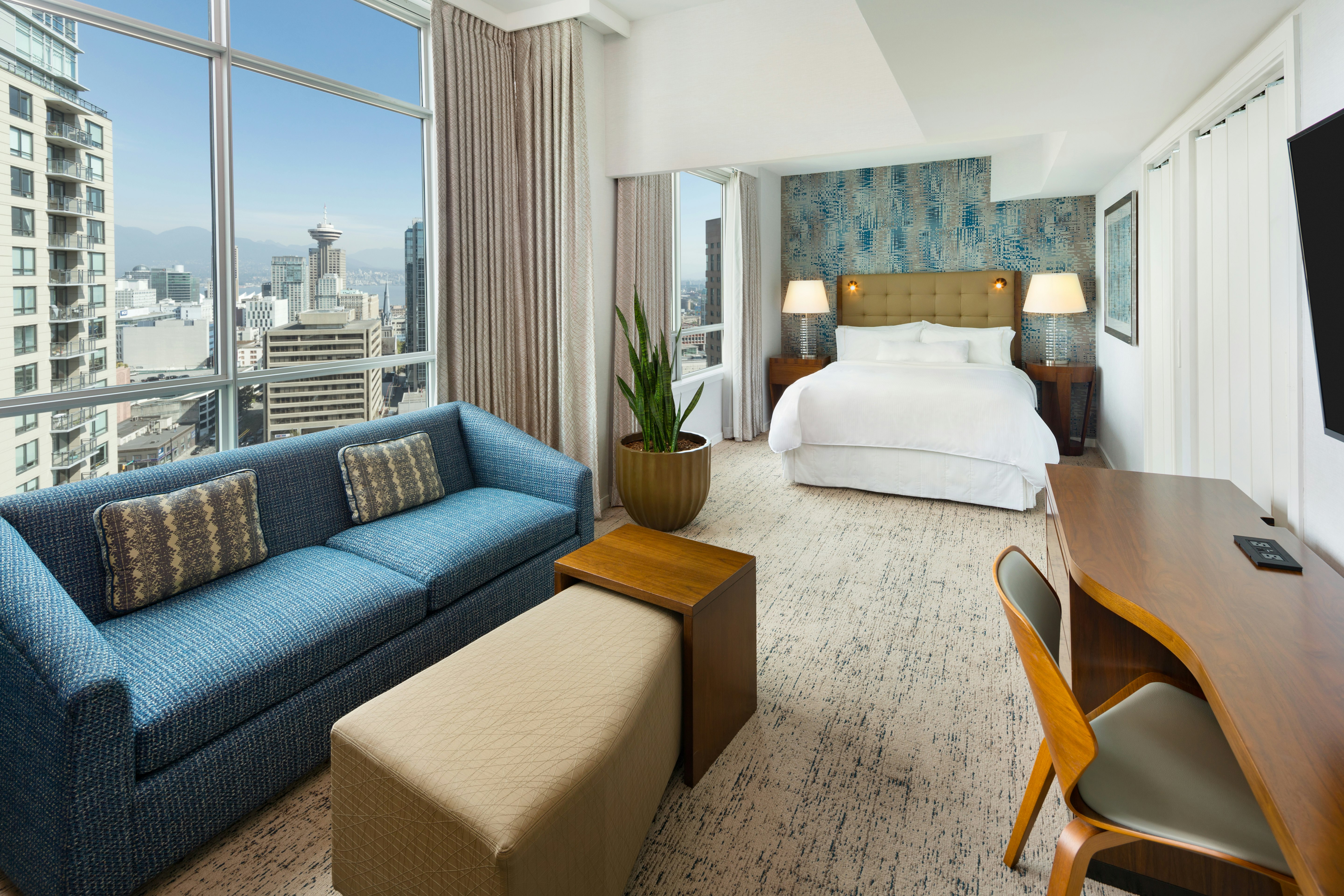STUDIO, SUITE, QUEEN BED, CITY VIEW