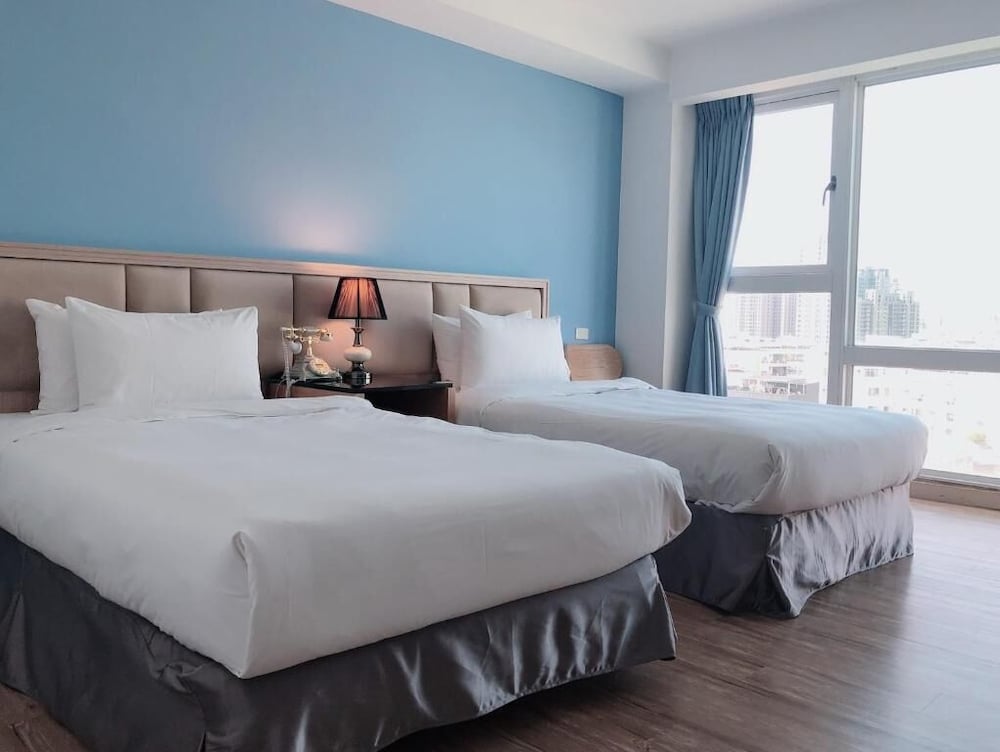 Champs Elysees Hotel 8/47