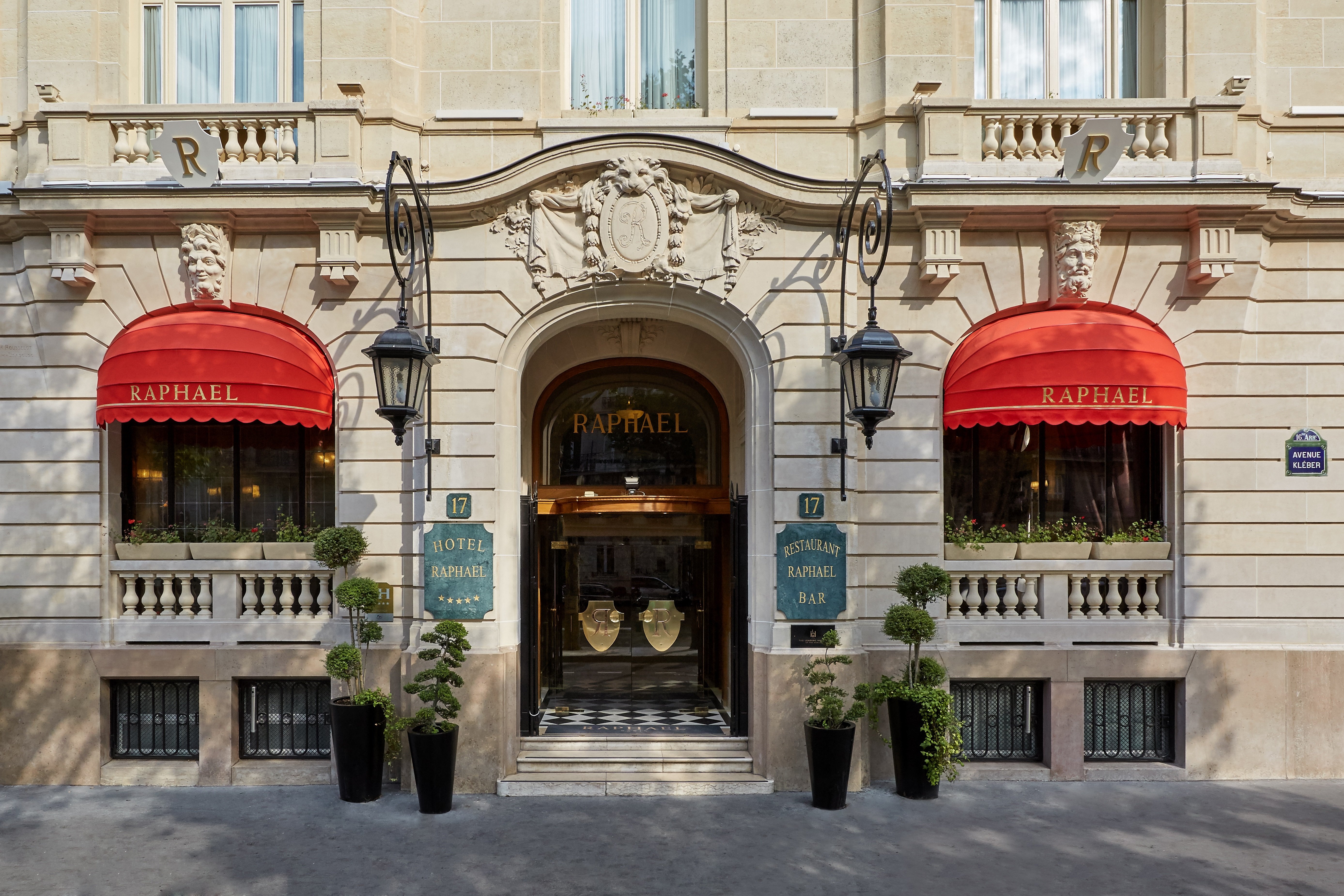 HOTEL RAPHAEL 6/80