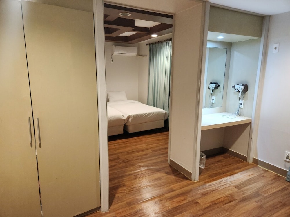 Navis Hotel & Pension 40/41