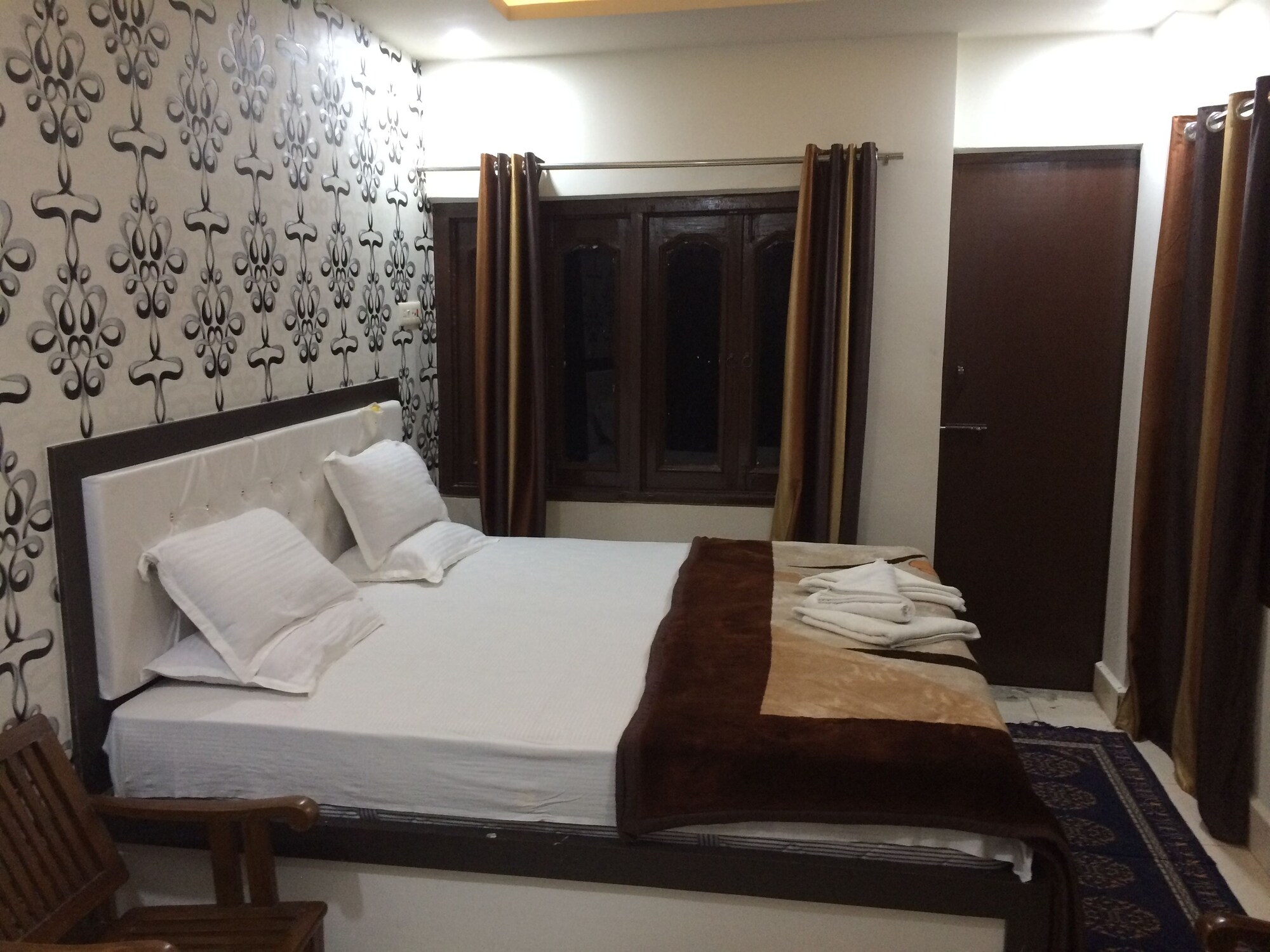Deluxe, King Bed, River View, Sita Guest House 3/8