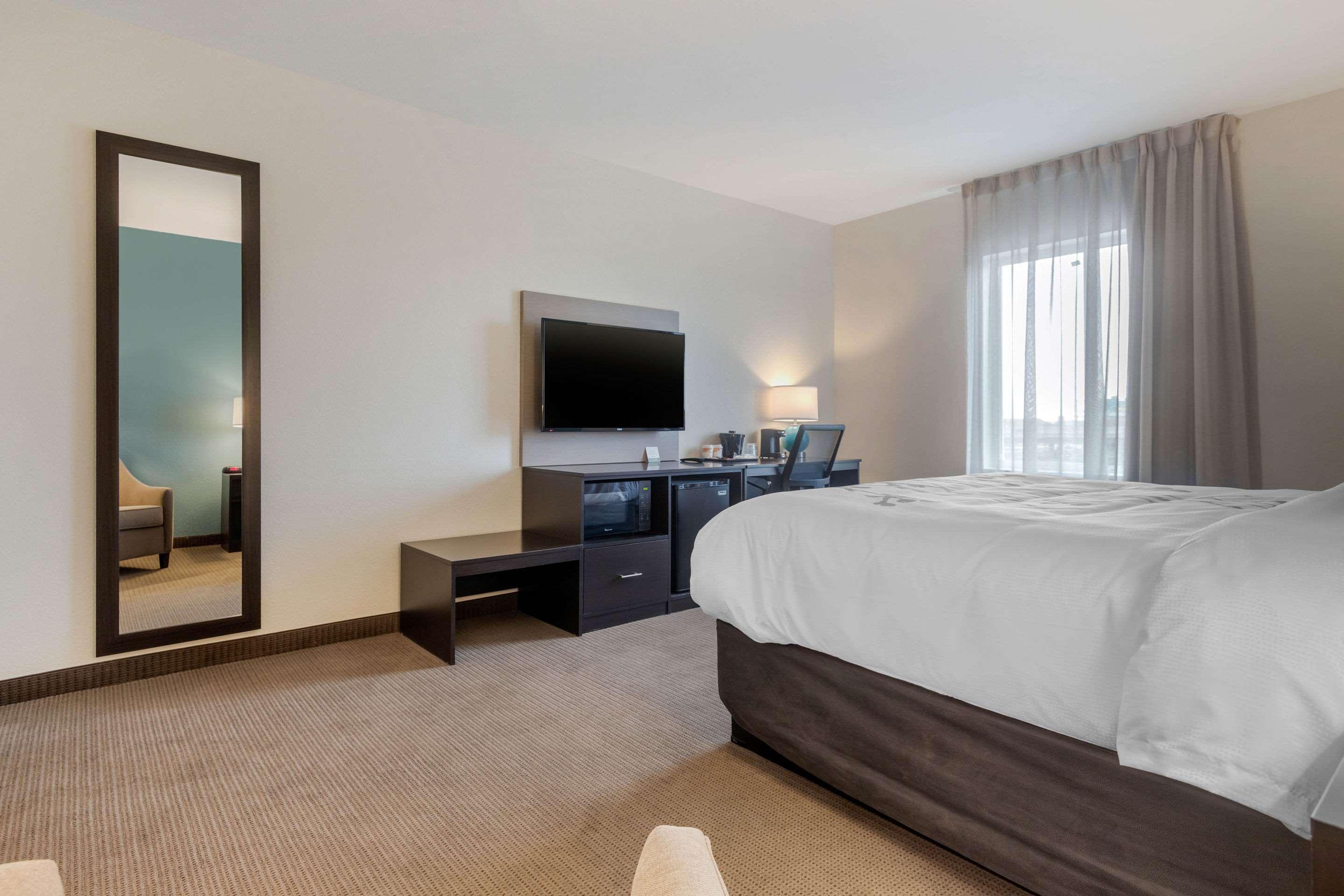ROOM, KING BED, ACCESSIBLE