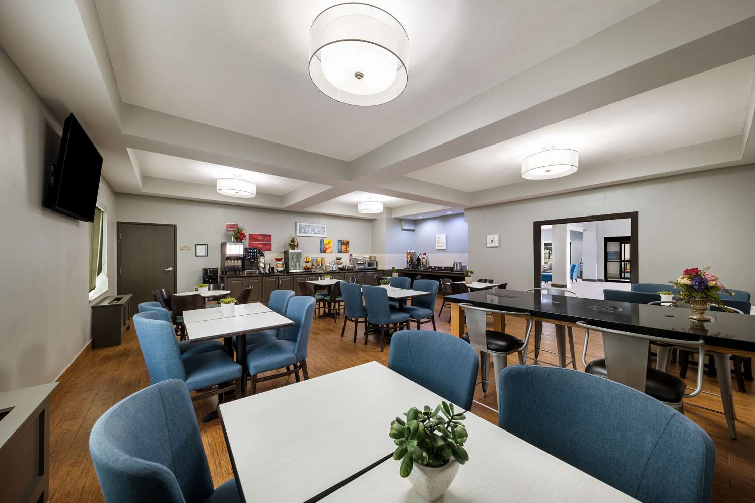 Best Western Plus Lake Dallas Inn & Suites 18/27