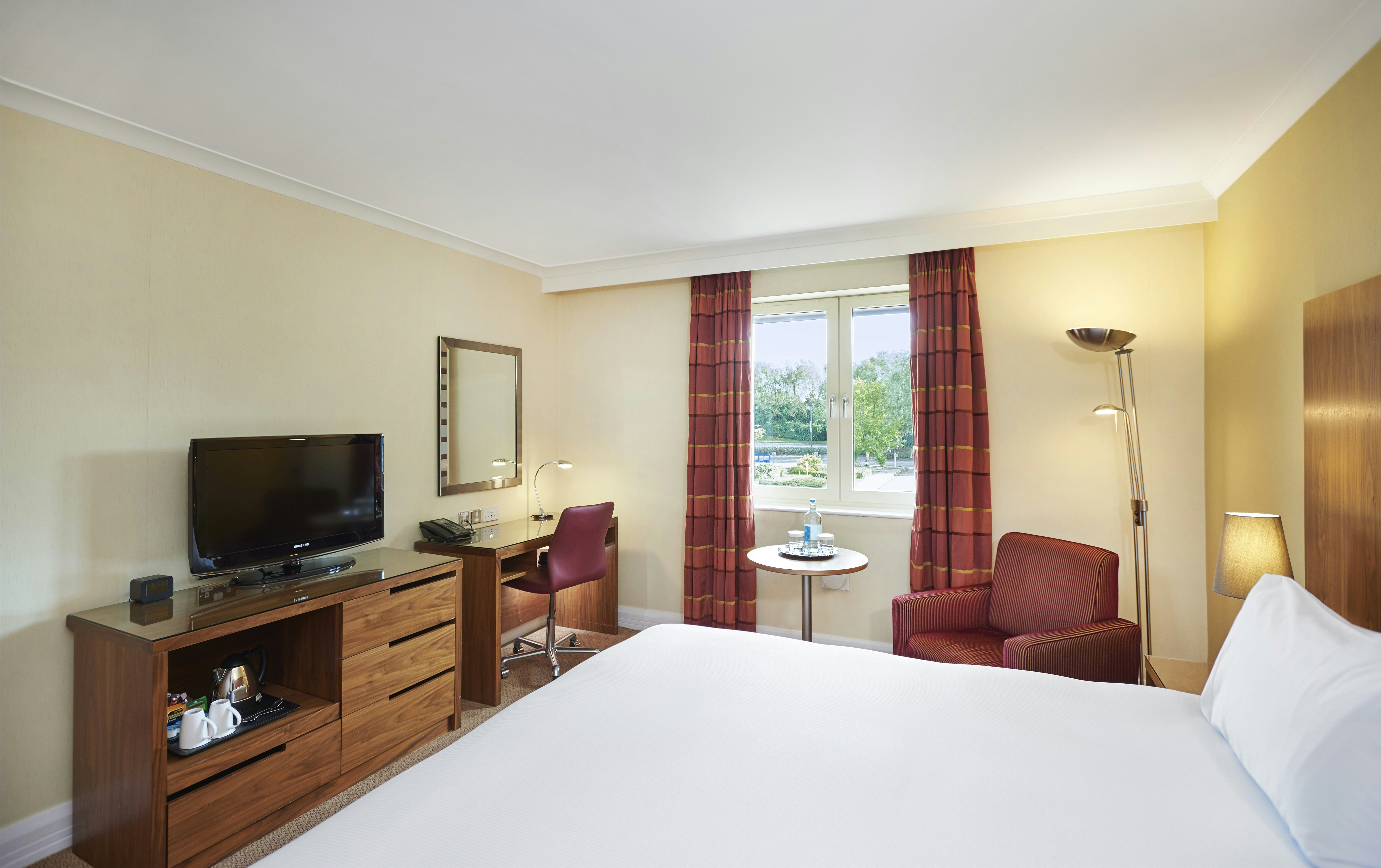 DELUXE, QUEEN BED