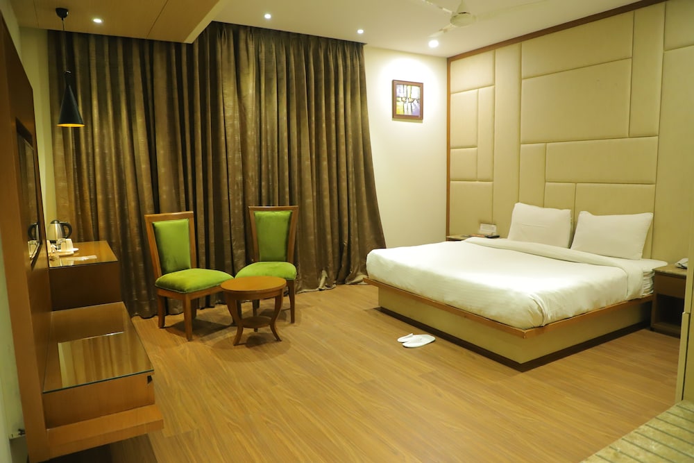 Hotel Maple Grand 8/28