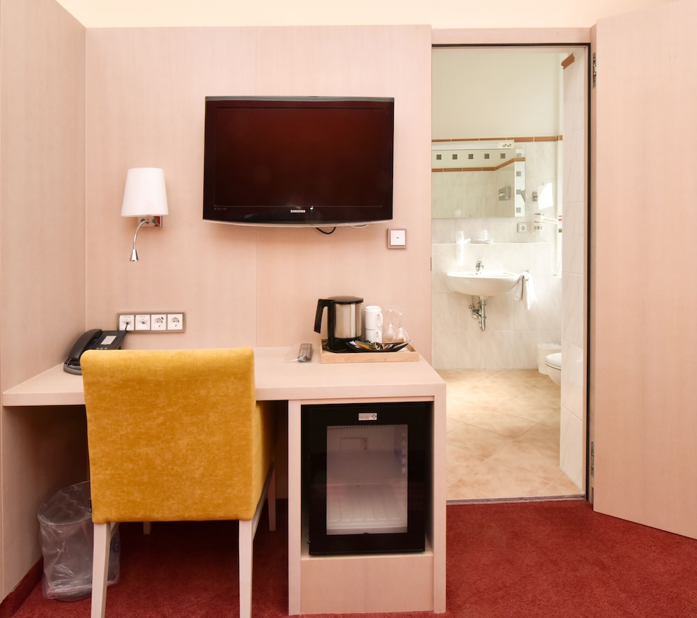 City Partner Hotel Adria 76/84