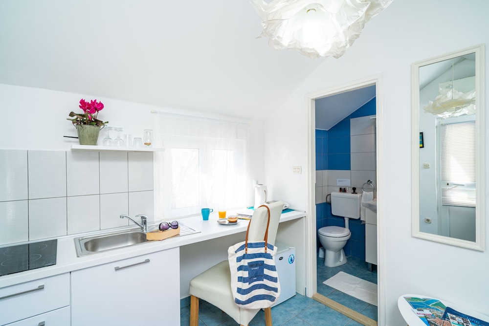 Jele Rooms 31/50