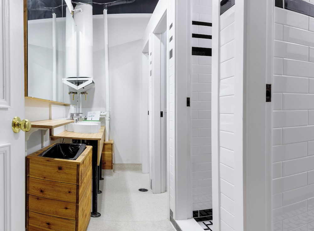 Cambie Downtown Hostel 27/27