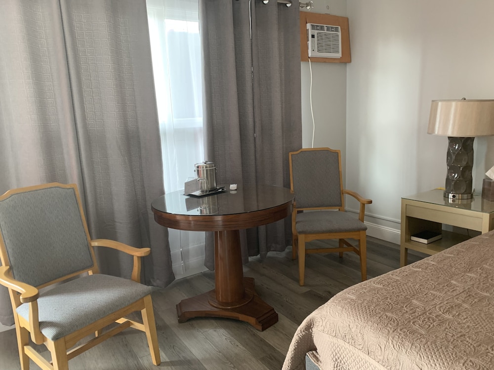 Vinehurst Inn And Suites 30/58