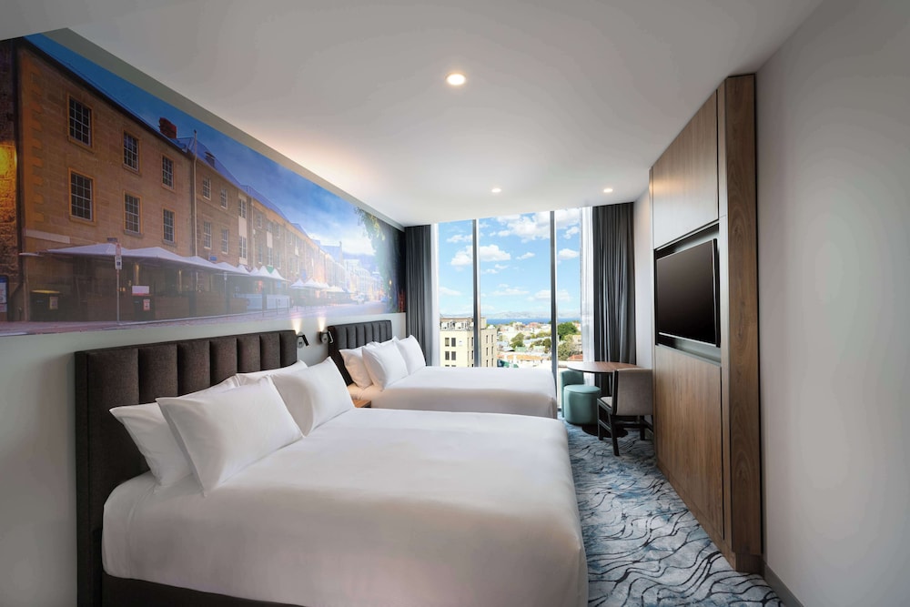 Deluxe, 2 Queen Beds, Bay View