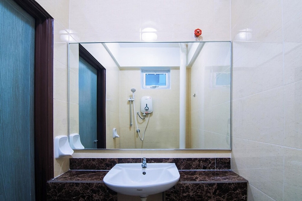 OYO 528 Andaman Sea Hotel 40/41