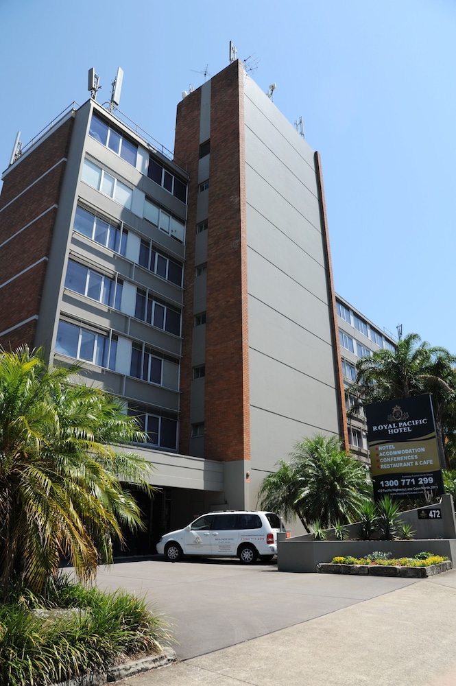 Royal Pacific Hotel 60/61