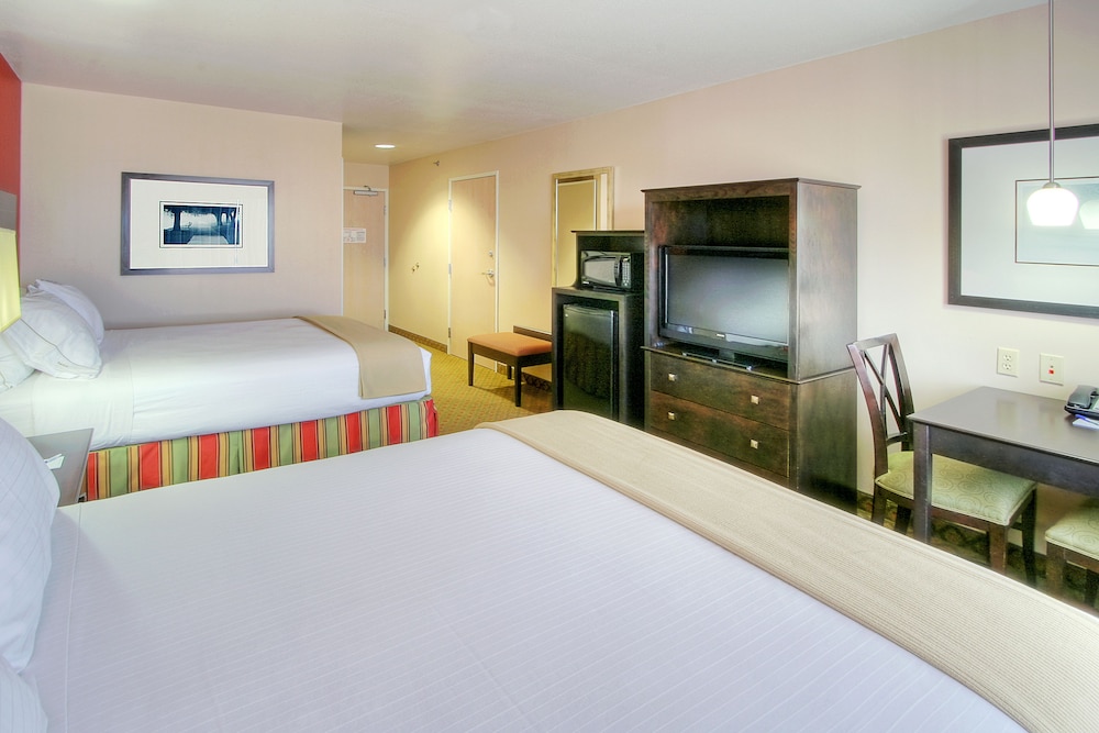 Holiday Inn Express Hotel Suites Tucumcari 11/38