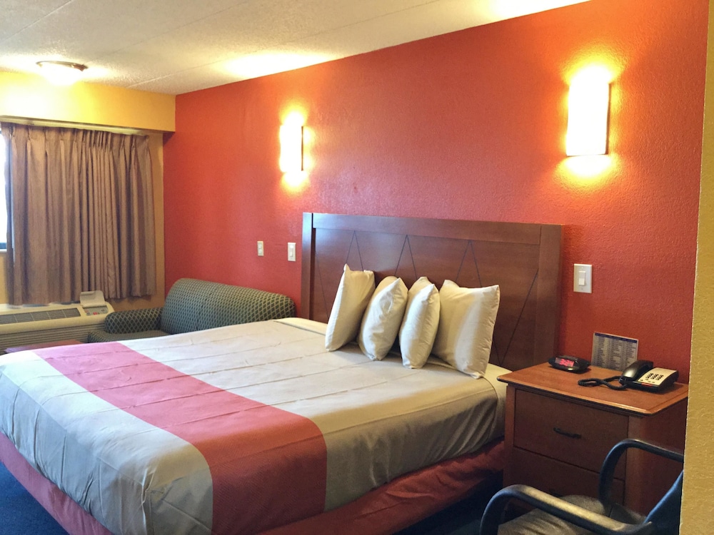 Americas Best Value Inn & Suites Little Rock at Scott Hamilton Dr 7/20