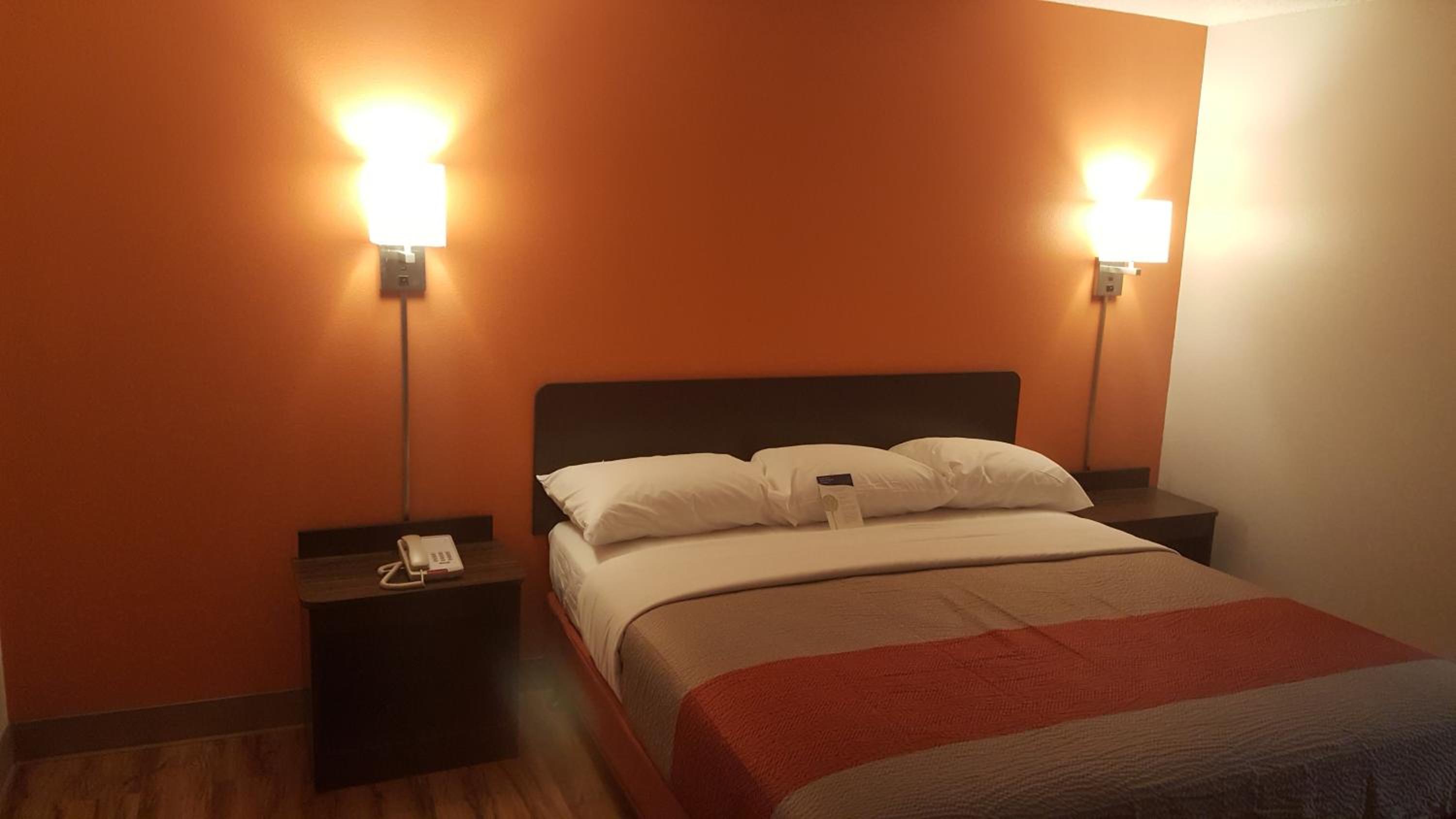 Motel6 Maryland Heights, MO 24/44
