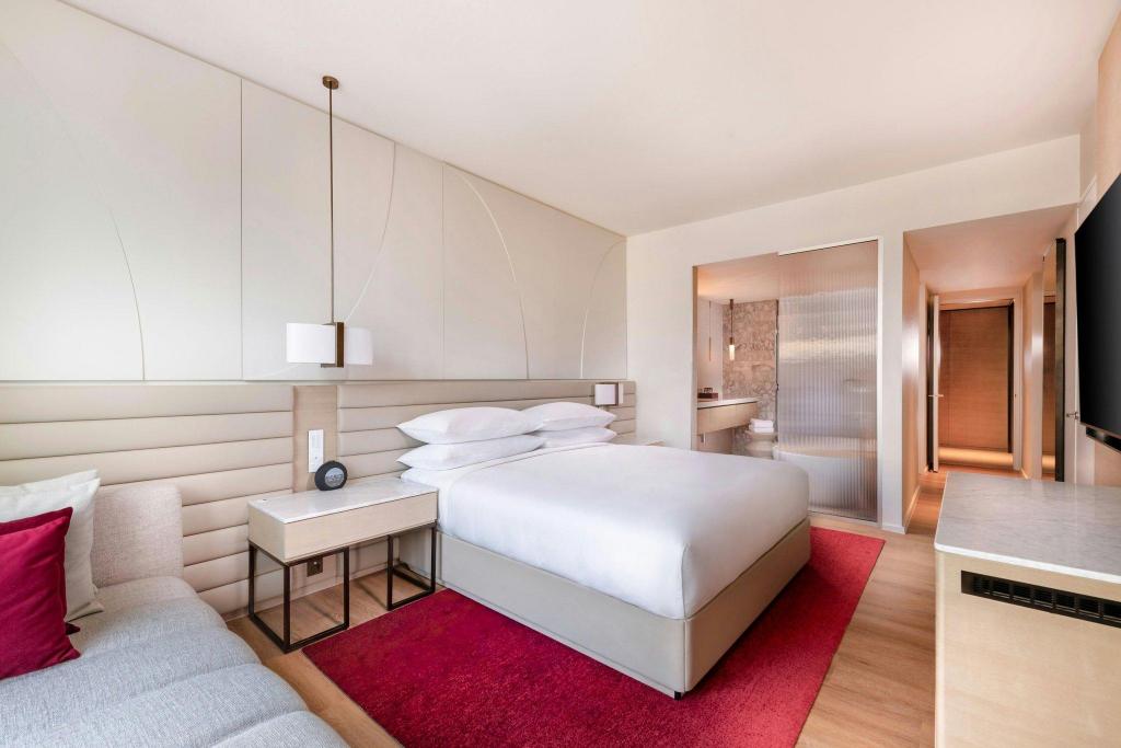 1 Bedroom, Overland, Executive, Suite, King Bed, City View, Executive Lounge Access