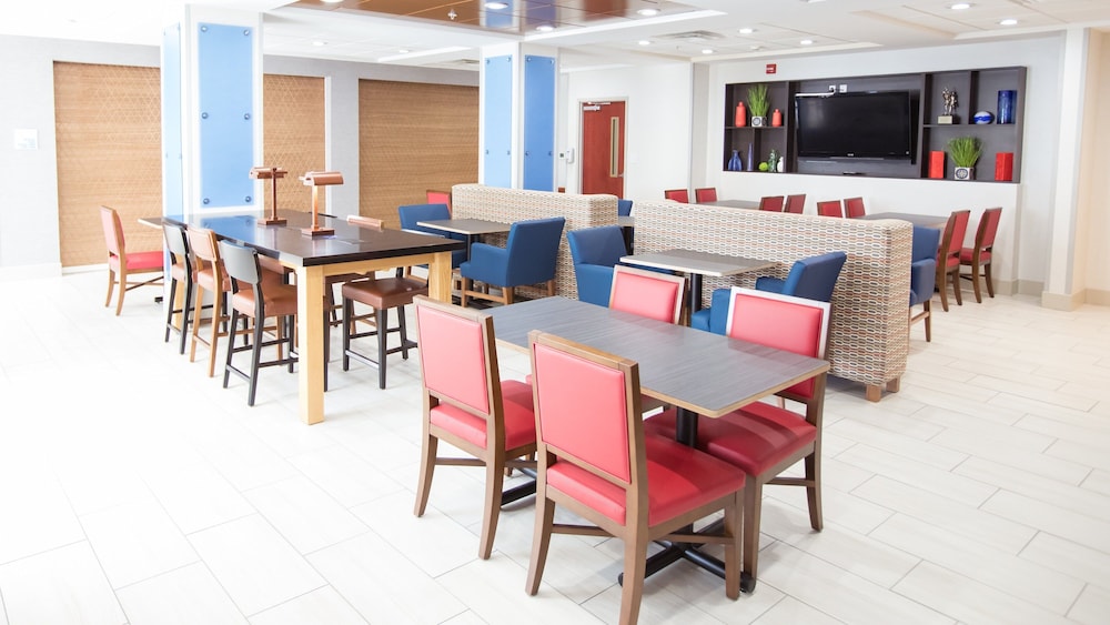 Holiday Inn Express Hoteland Suites Knoxville Farragut 47/63