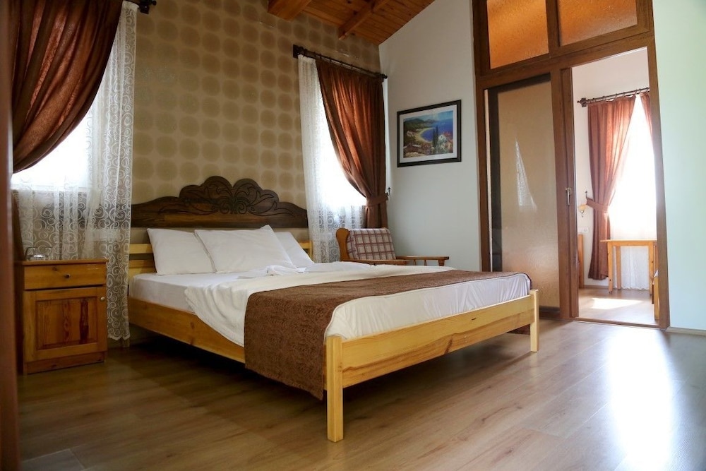 Arkadas Hotel 7/33