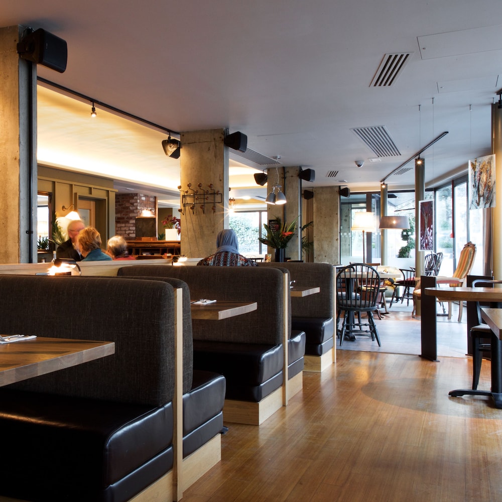 Bermondsey Square Hotel 37/50
